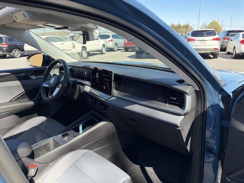 New 2026 Volkswagen Tiguan SE image 31