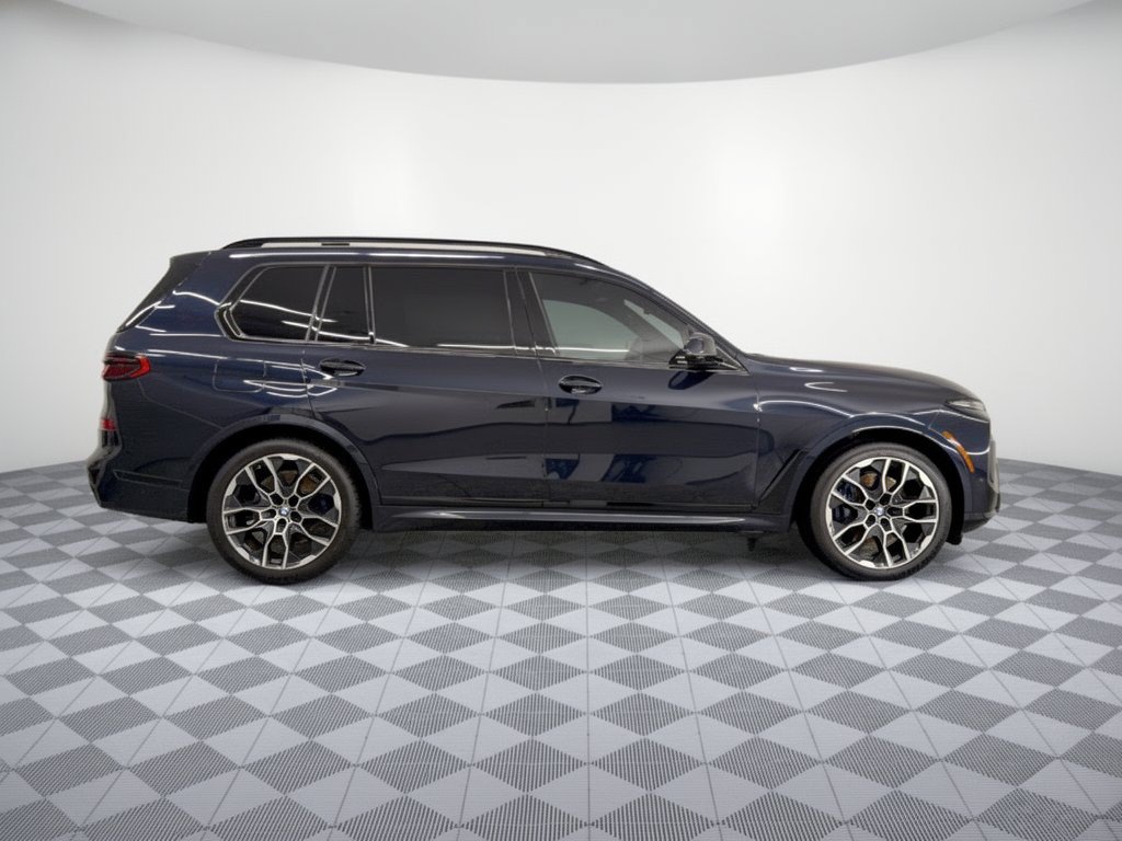 Used 2024 BMW X7 xDrive40i w/ M Sport Package AWD/4WD image 8