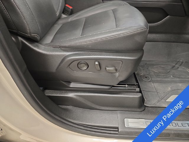 Used 2024 Chevrolet Tahoe Z71 w/ Luxury Package AWD/4WD image 11