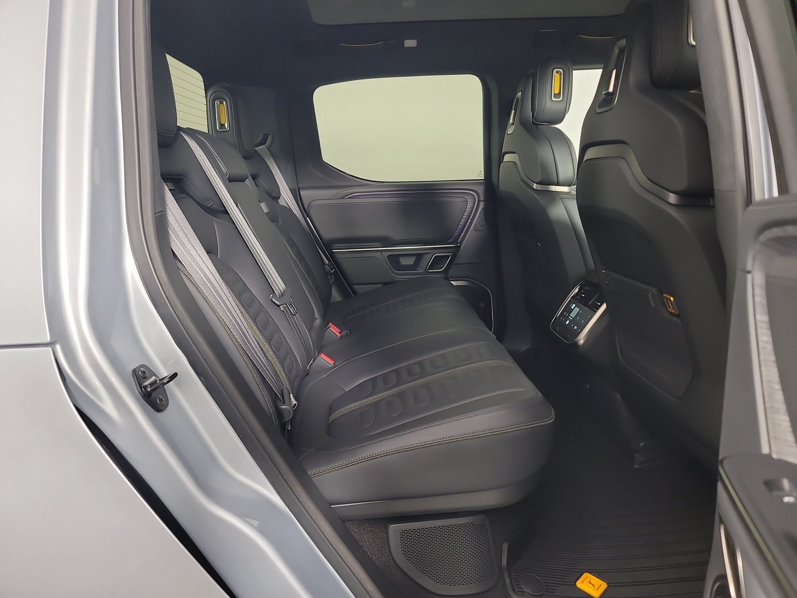 Used 2023 Rivian R1T Adventure Dual AWD/4WD image 22