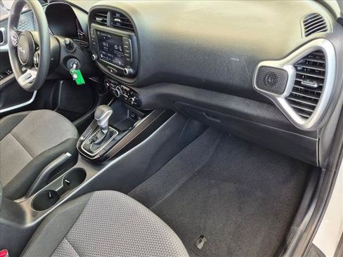 Used 2023 Kia Soul LX w/ LX Technology Package FWD image 20