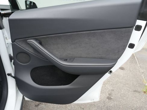 Used 2023 Tesla Model Y AWD image 39