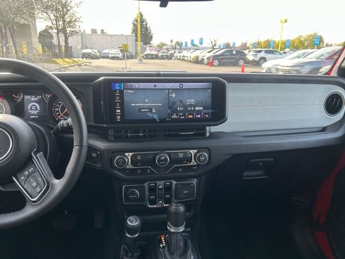 Used 2025 Jeep Wrangler Sport S image 17