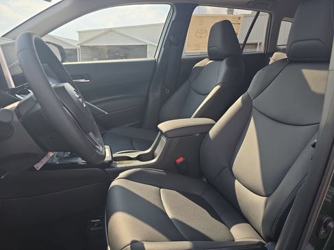 New 2026 Toyota Corolla Cross XLE w/ Convenience Package FWD image 11