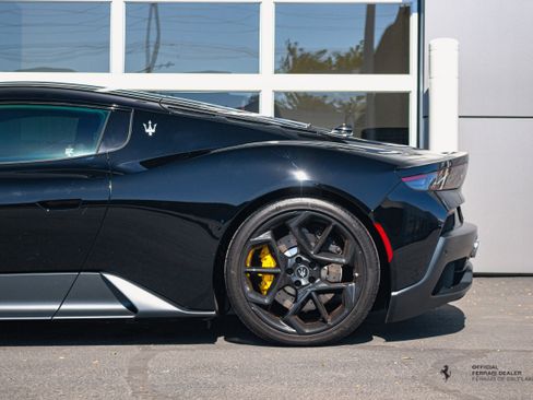 Used 2022 Maserati MC20 Coupe image 3