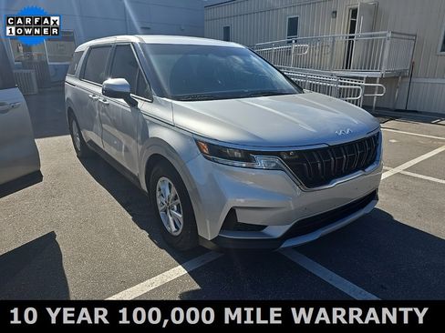 Used 2023 Kia Carnival LX image 1