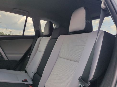 Used 2017 Toyota RAV4 XLE FWD image 32