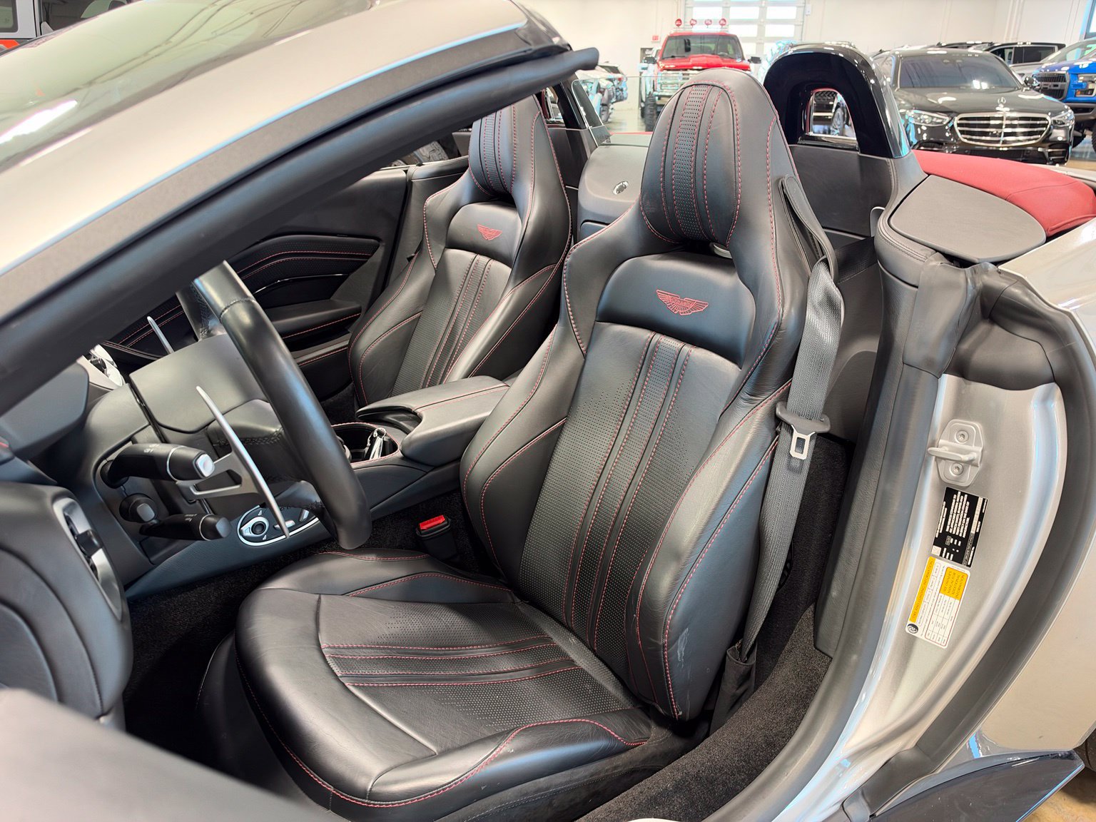 Used 2021 Aston Martin V8 Vantage Roadster RWD image 21