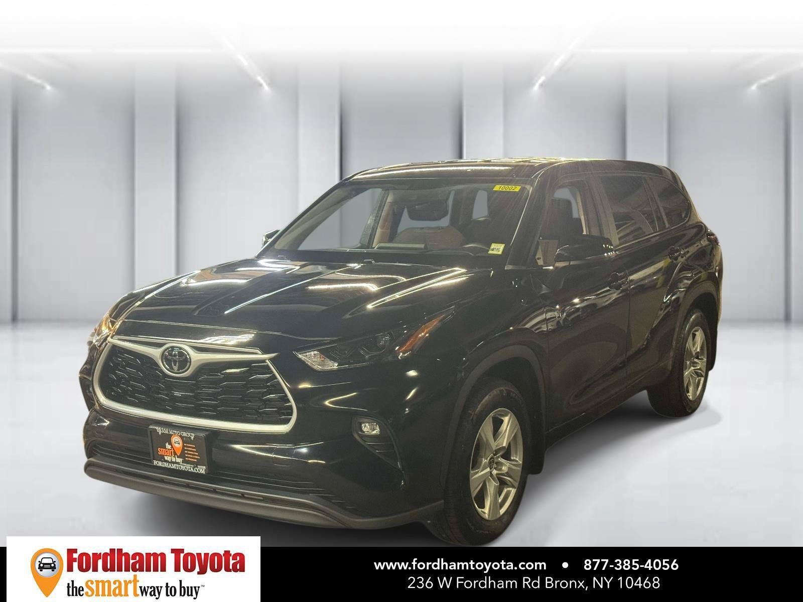Used 2023 Toyota Highlander LE AWD/4WD image 4