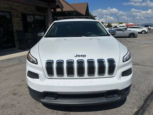Used 2016 Jeep Cherokee Sport FWD image 11