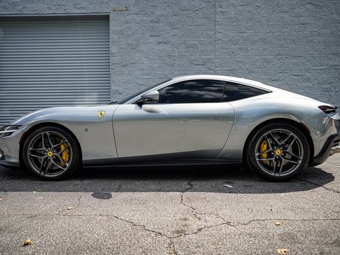 Used 2021 Ferrari Roma image 9
