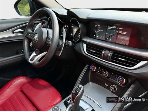 Used 2023 Alfa Romeo Stelvio Veloce image 12