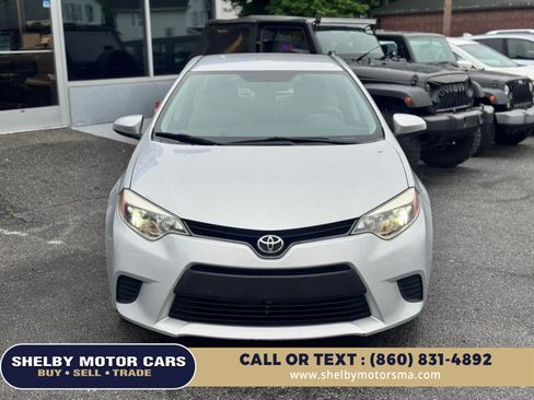 Used 2014 Toyota Corolla LE FWD image 2