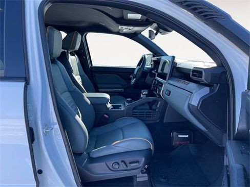 Used 2024 Toyota Tacoma Trailhunter image 15