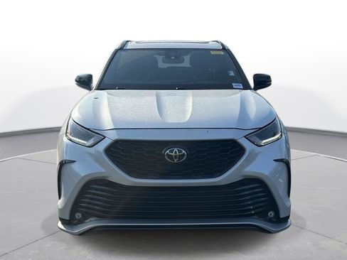 Used 2022 Toyota Highlander XSE FWD image 3