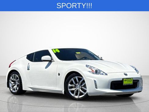 Used 2014 Nissan 370Z Touring RWD image 2