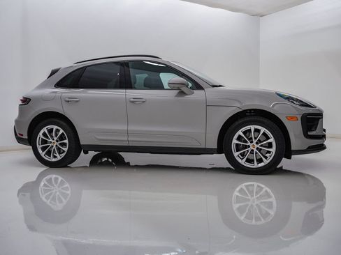 Certified 2024 Porsche Macan AWD/4WD image 9