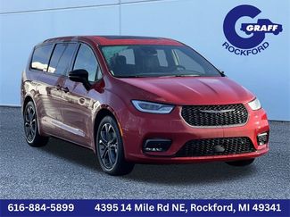 New 2026 Chrysler Pacifica Select video 1