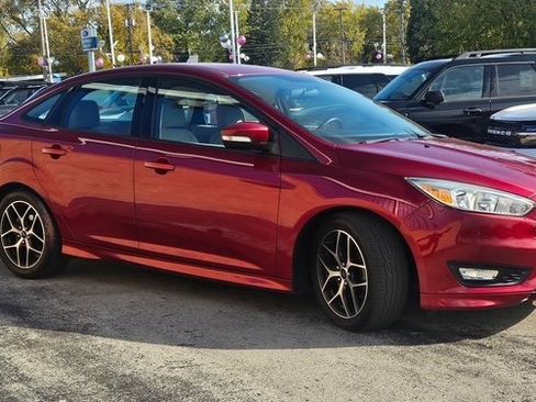 Used 2015 Ford Focus SE w/ SE Sport Package image 6