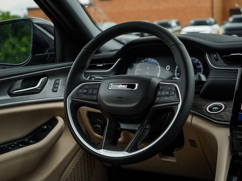 New 2025 Jeep Grand Cherokee Limited w/ Trailer Tow Package image 14