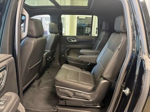 Used 2024 Chevrolet Suburban High Country AWD/4WD image 30