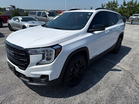 Used 2022 GMC Terrain SLT w/ Infotainment Package II AWD/4WD image 4