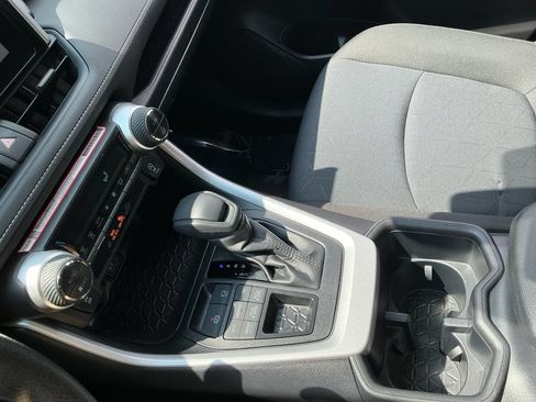 Used 2025 Toyota RAV4 XLE AWD/4WD image 28