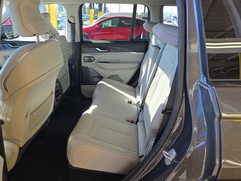 Used 2022 Jeep Grand Cherokee Overland w/ Advanced Protech Group III image 10