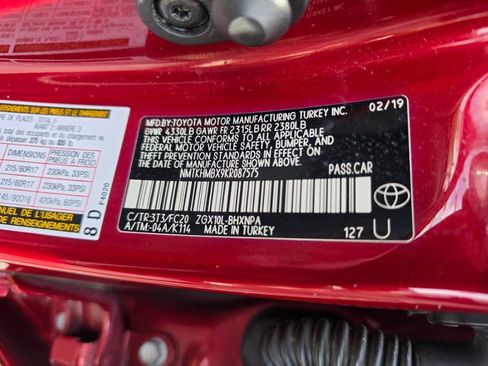 Used 2019 Toyota C-HR LE FWD image 14