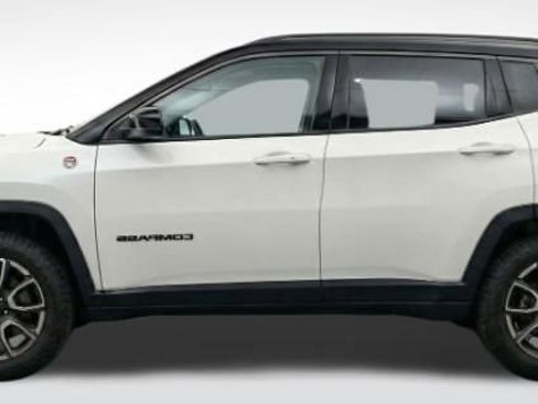 Used 2025 Jeep Compass Trailhawk AWD/4WD image 4