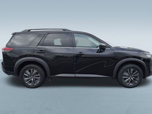 Used 2023 Nissan Pathfinder SV image 10