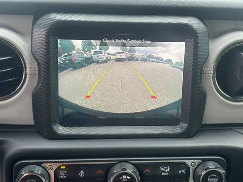 Used 2021 Jeep Wrangler Unlimited Sahara AWD/4WD image 29
