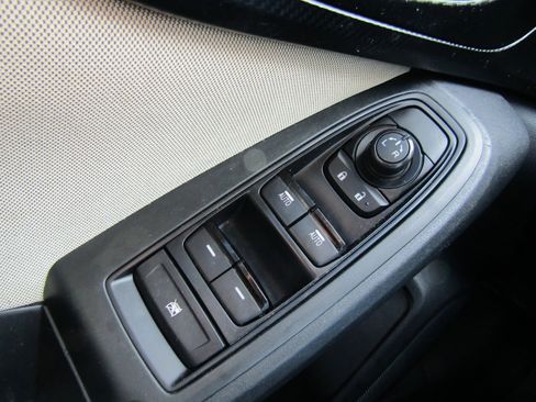 Used 2017 Subaru Impreza 2.0i Premium image 29