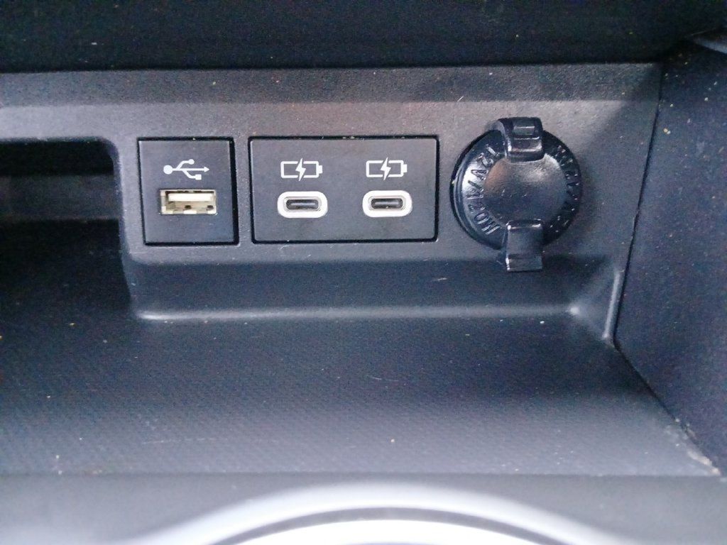 Used 2023 Toyota Highlander XSE FWD image 6