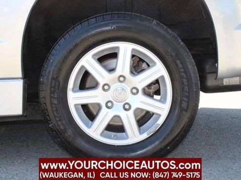 Used 2010 Chrysler Town & Country Touring image 22