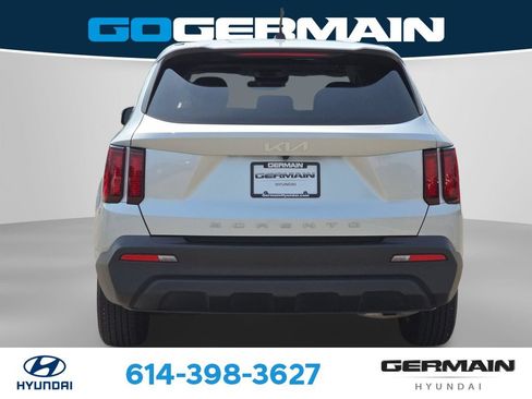 Used 2022 Kia Sorento LX FWD image 9