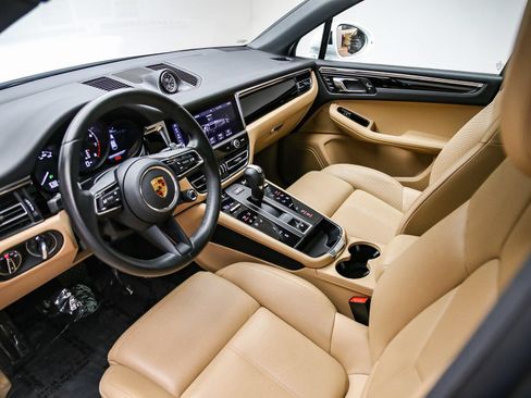 Certified 2024 Porsche Macan w/ Premium Plus Package AWD/4WD image 3