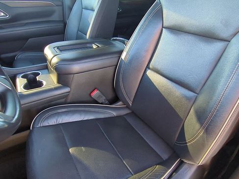 Used 2021 Chevrolet Tahoe Premier w/ Premium Package image 14