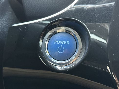 Used 2021 Toyota Prius XLE AWD/4WD image 22