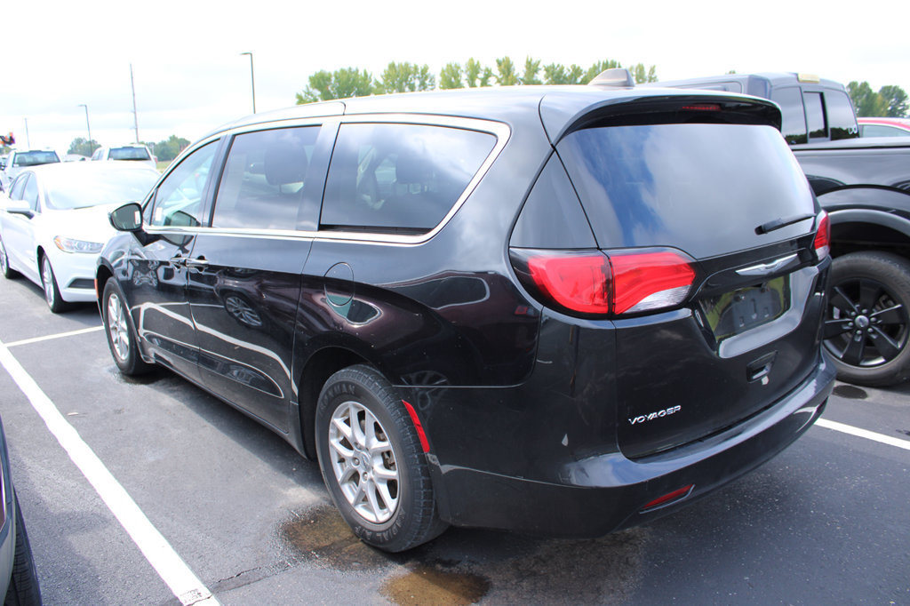 Used 2024 Chrysler Voyager LX FWD image 7