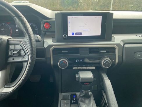 Used 2024 Toyota Tacoma TRD Off-Road image 43