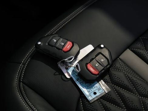 Used 2025 Jeep Gladiator Sport image 81