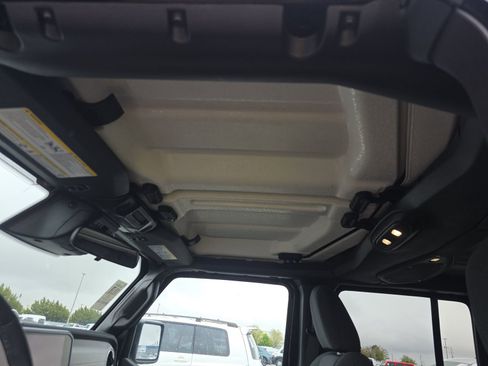 Used 2025 Jeep Wrangler Unlimited Sahara w/ Safety Group AWD/4WD image 10