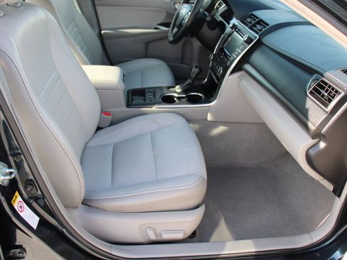 Used 2016 Toyota Camry XLE image 19