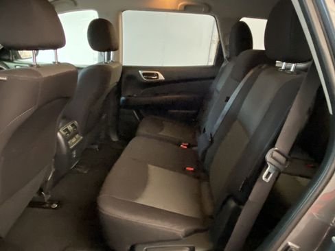 Used 2018 Nissan Pathfinder SV image 18
