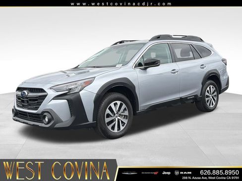 Used 2025 Subaru Outback Premium AWD/4WD image 3