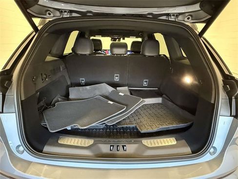 Used 2025 Lincoln Nautilus Reserve image 17