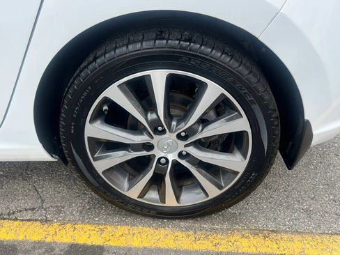 Used 2019 Hyundai Elantra GT FWD image 10