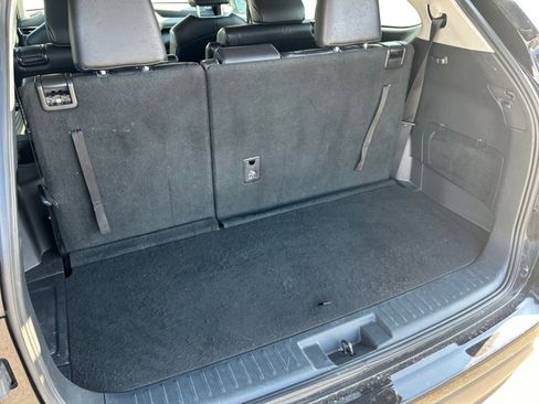 Used 2022 Toyota Highlander XLE image 19