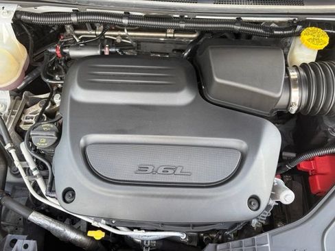 Used 2023 Chrysler Pacifica Touring-L FWD image 30